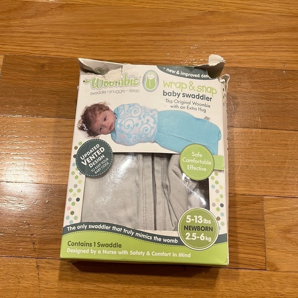 WOOMBIE boys gray/ white newborn wrap & snap baby swaddle .